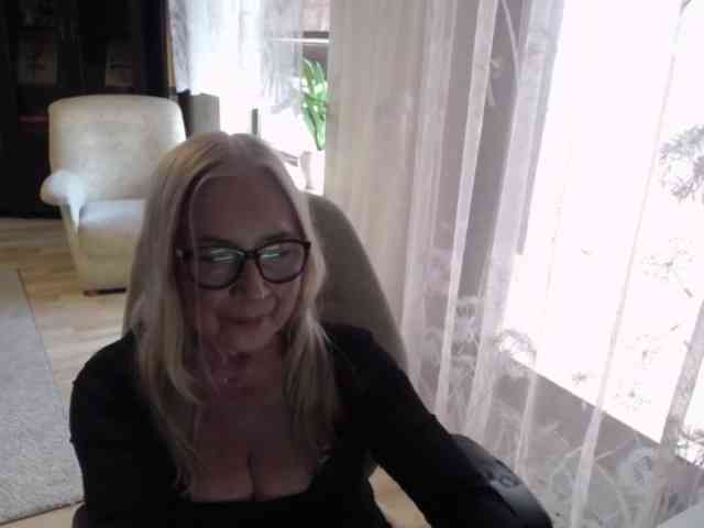 BlondeSofia webcam