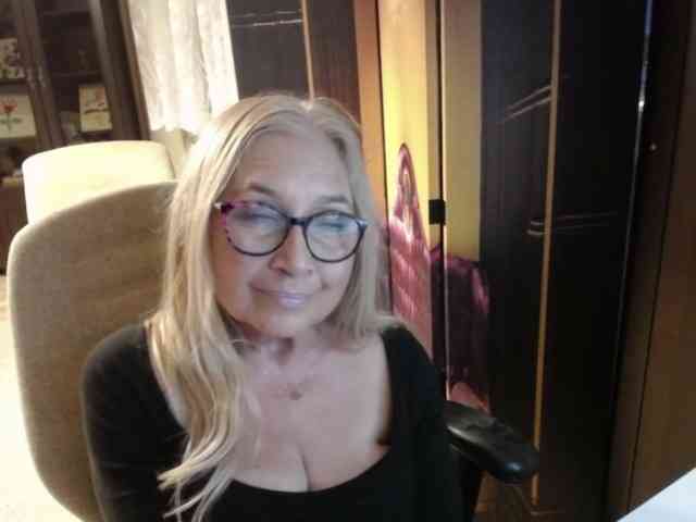 BlondeSofia webcam
