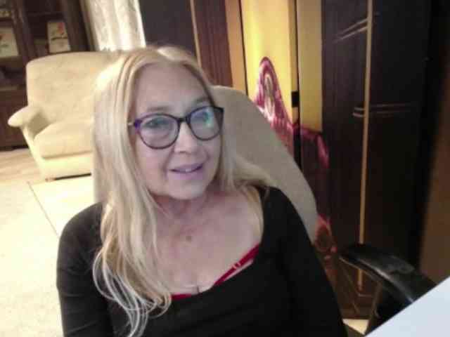 BlondeSofia webcam
