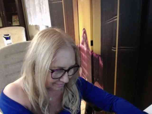BlondeSofia webcam