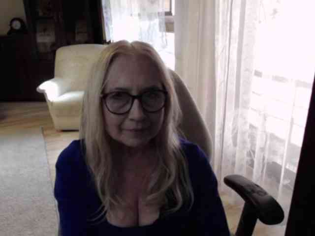 BlondeSofia webcam