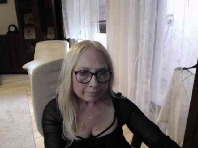 BlondeSofia webcam