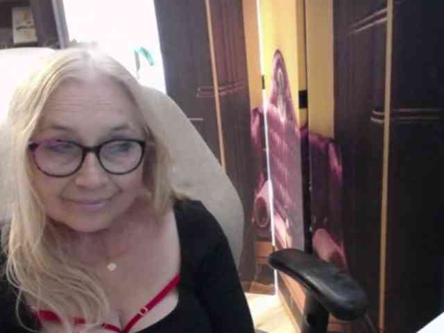 BlondeSofia webcam