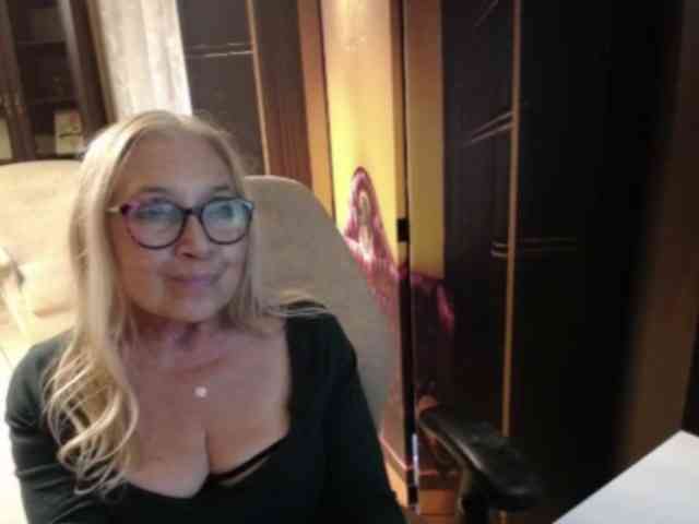 Model: BlondeSofia