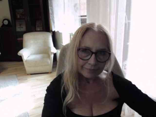 BlondeSofia webcam