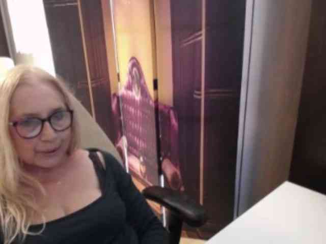 BlondeSofia webcam