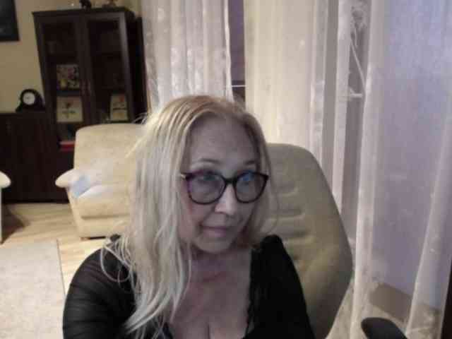 BlondeSofia webcam