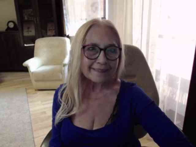 BlondeSofia webcam