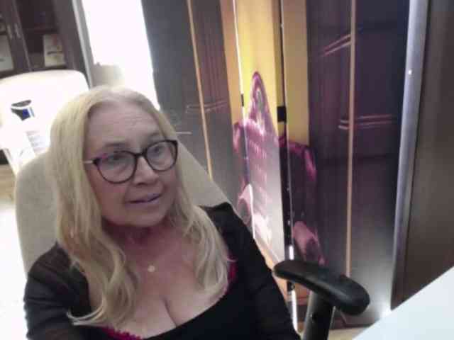 BlondeSofia webcam