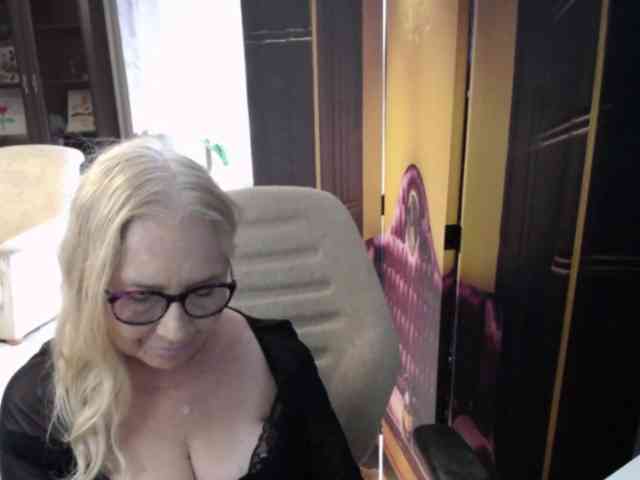 BlondeSofia webcam