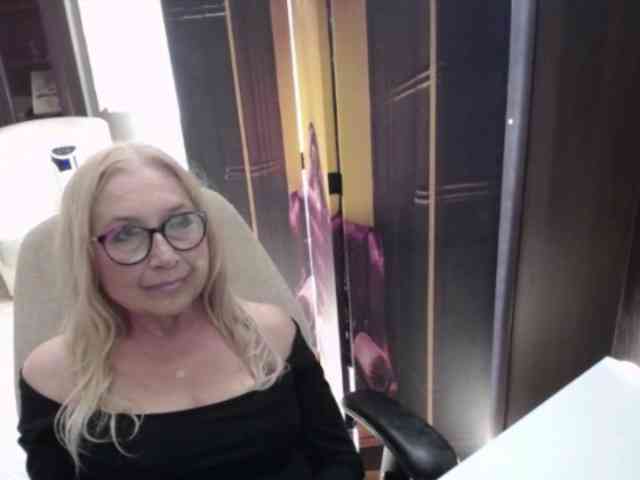 BlondeSofia webcam
