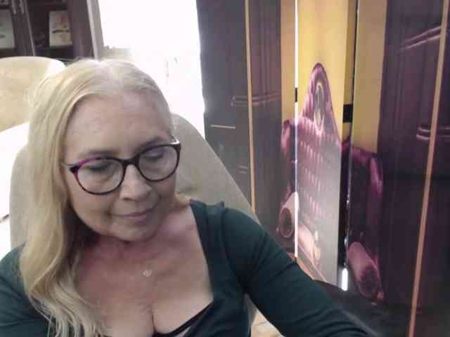 Model: BlondeSofia