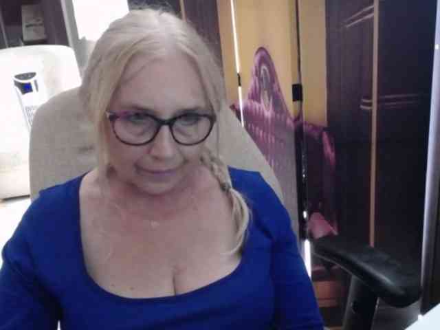 BlondeSofia webcam