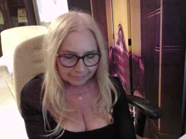 BlondeSofia webcam
