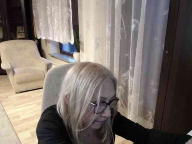 BlondeSofia webcam