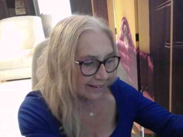 BlondeSofia webcam