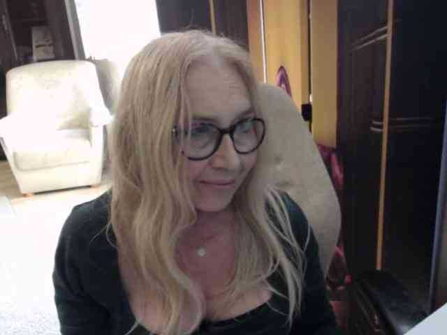 BlondeSofia webcam