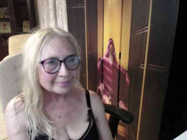 BlondeSofia webcam