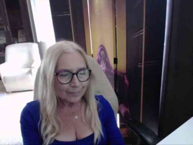 BlondeSofia webcam