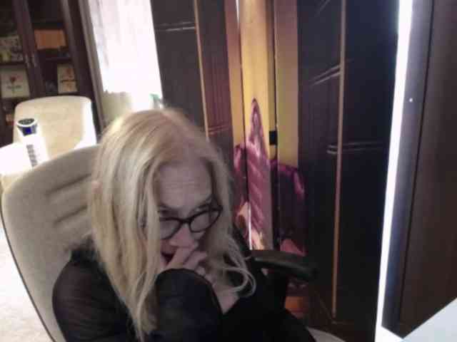 BlondeSofia webcam