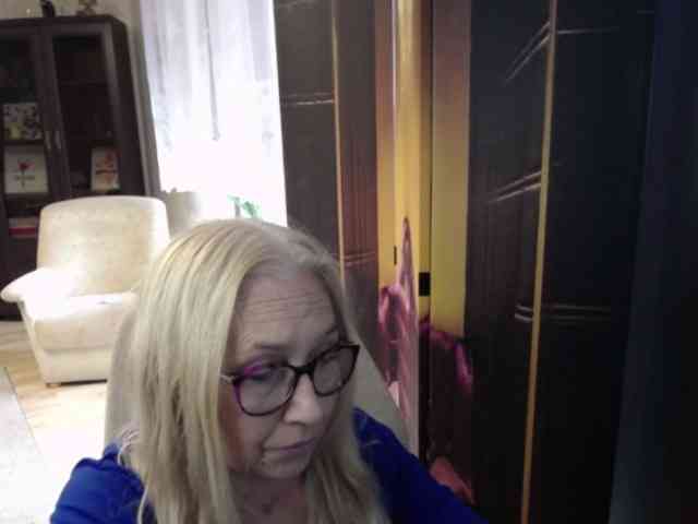 BlondeSofia webcam