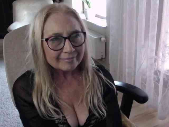 Model: BlondeSofia