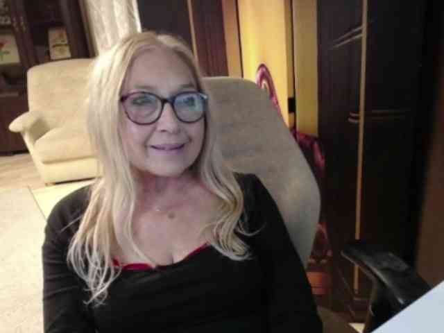 BlondeSofia webcam