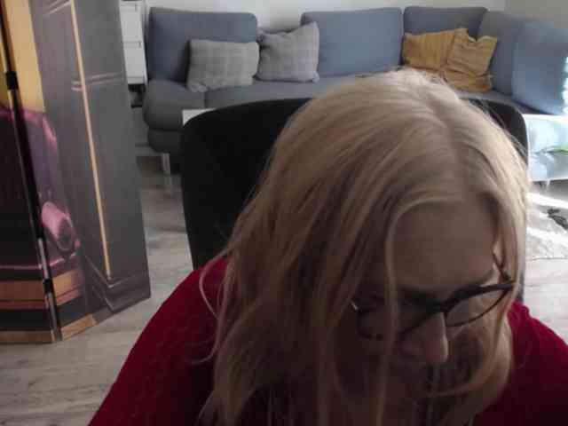 BlondeSofia webcam