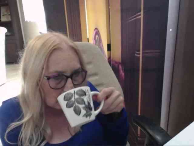 BlondeSofia webcam