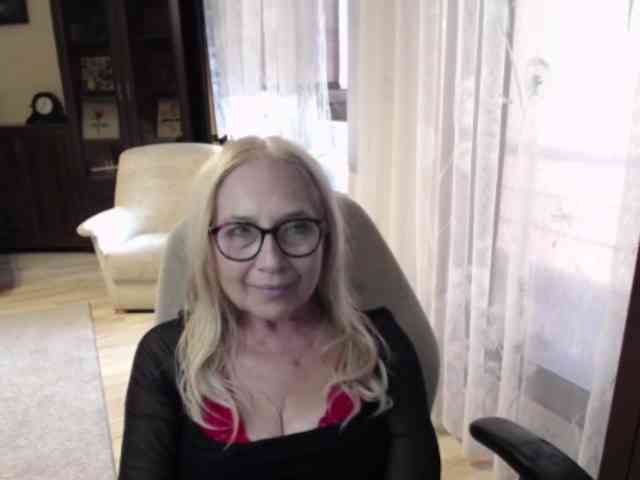 BlondeSofia webcam