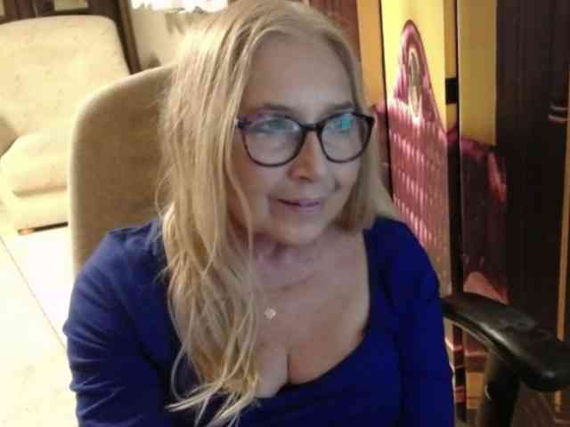 BlondeSofia webcam