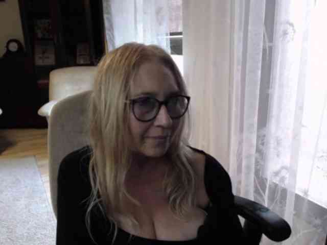 BlondeSofia webcam