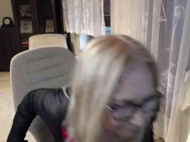 BlondeSofia webcam