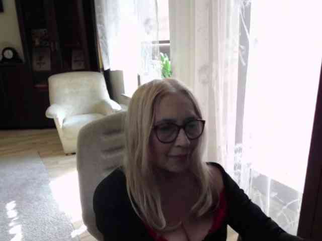 BlondeSofia webcam