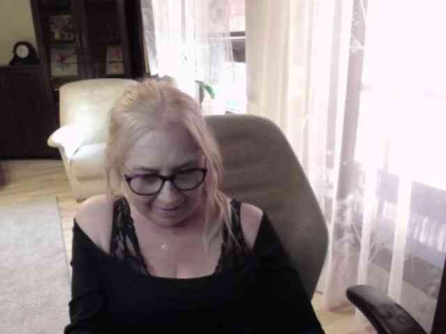 BlondeSofia webcam