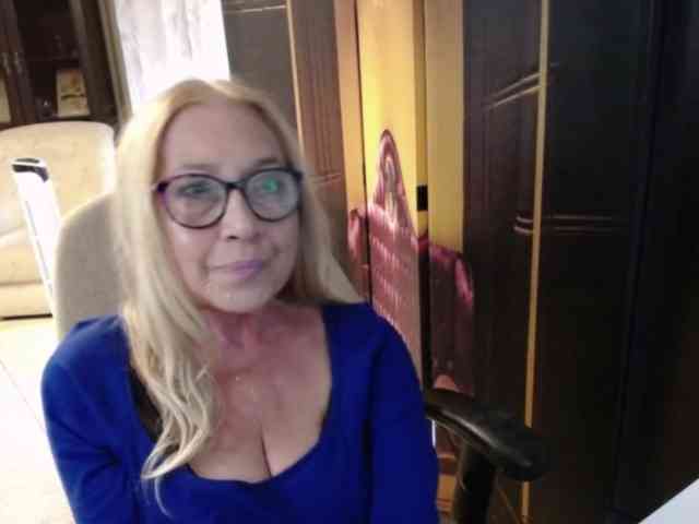 BlondeSofia webcam
