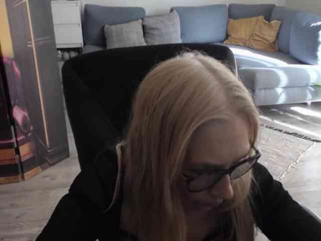 BlondeSofia webcam
