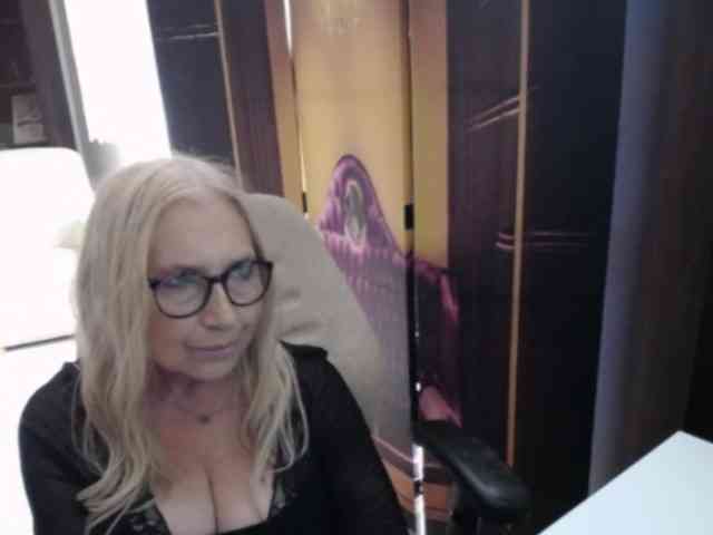 BlondeSofia webcam