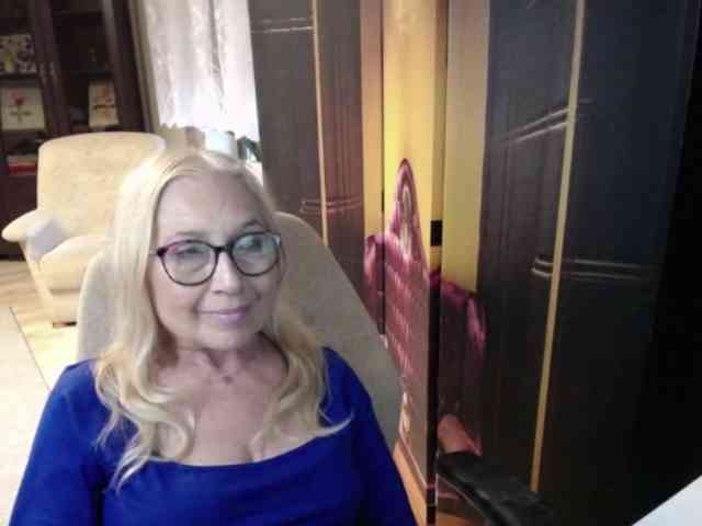 BlondeSofia webcam