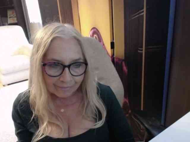 BlondeSofia webcam