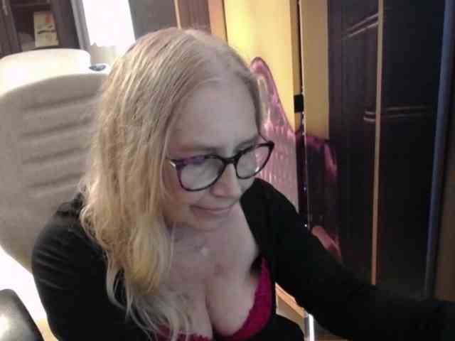 BlondeSofia webcam