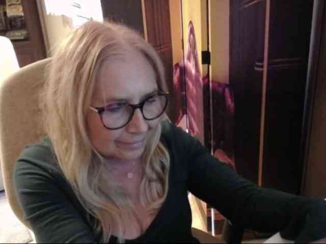 BlondeSofia webcam