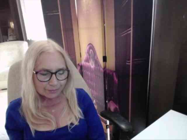 BlondeSofia webcam