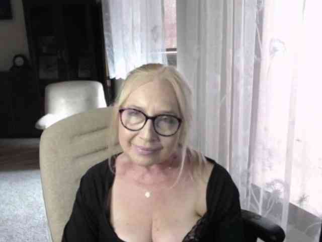 BlondeSofia webcam