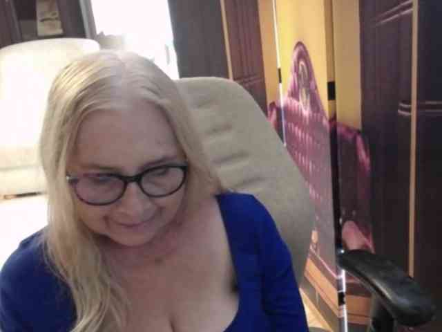BlondeSofia webcam