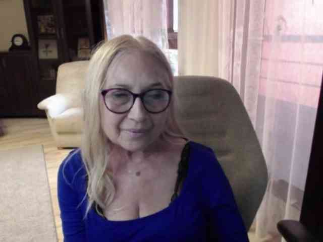 BlondeSofia webcam