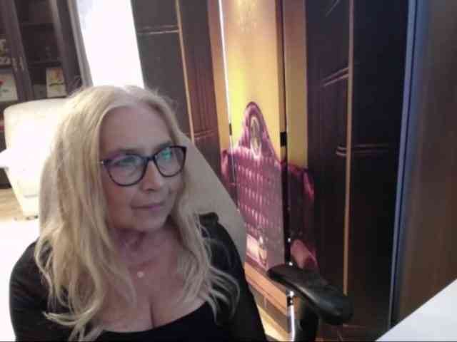 BlondeSofia webcam