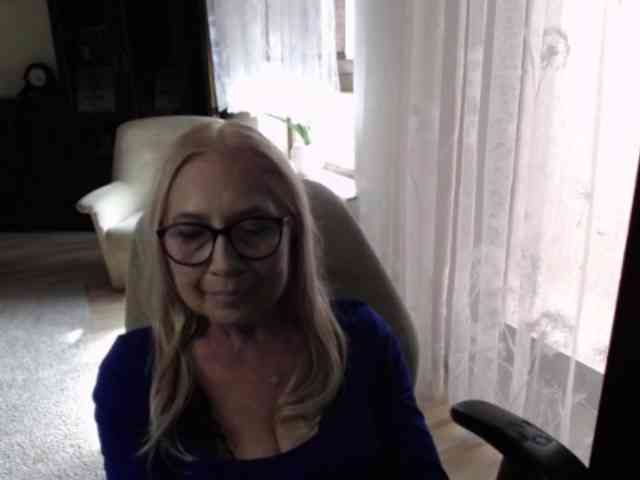 BlondeSofia webcam