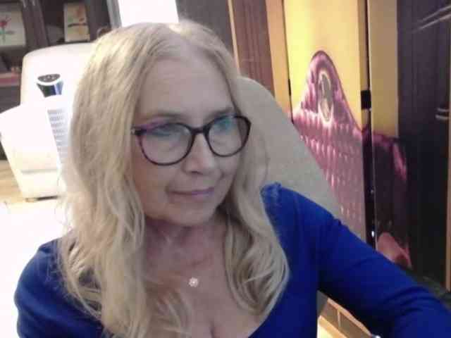 BlondeSofia webcam