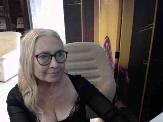 BlondeSofia webcam